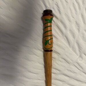 Creative Kingdom Magiquest Great Wolf Lodge Wand Wood Pattern Green Vines Elf